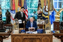 大谷翔平、トランプ大統領との「笑顔でツーショット」に波紋…批判が広がる背景にある“過剰な期待”