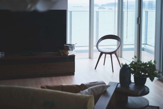 なぜインテリア好きは部屋に「ムダな椅子」を置くのか？実は生活が豊かになる”心の仕掛け”があった