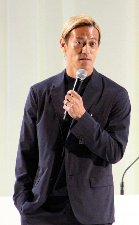 「ネタにするな」本田圭佑の“移民投稿”に批判殺到。社会問題に首を突っ込むたびに火に油を注いできたワケ