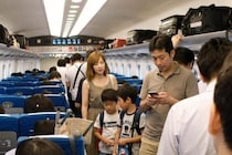 満員の新幹線で子供が「座りたい～！」迷惑家族に困惑…周囲の乗客が内心“スカッ”としたおばあさんの行動／お盆の新幹線、自由席はどれくらい混雑する？JR利用実績を調べてみた