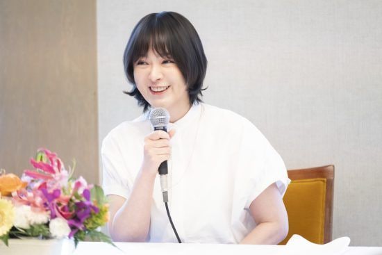 貫地谷しほりさん