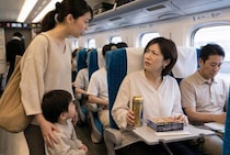 新幹線の帰省ラッシュは“地獄”。泣き出す子供、指定席なのに「譲っていただけませんか？」に困惑／実は「お子さま連れ車両」が90本走っている