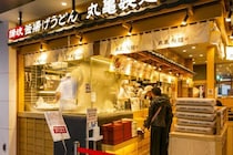 「丸亀製麺」最高益から一転減益…「はなまるうどん」と明暗が分かれたワケ。猛追する「資さんうどん」