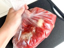 【２時間待てばご褒美完成】包んで、あとは茹でるだけ。ほったらかしチキントマト煮