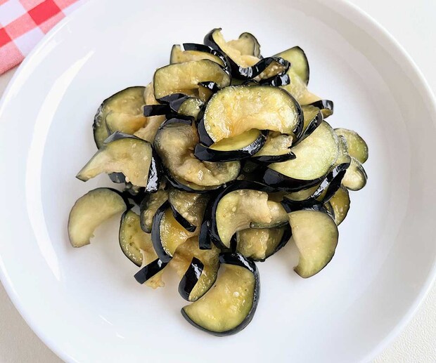 【ビール泥棒】ごま油香る！しみしみなすが最高にうまい「無限浅漬け」簡単レシピ