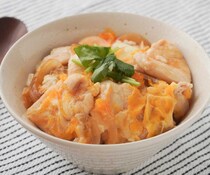 【ごほうび級ダイエット飯】とろとろ卵＆ヘルシー鶏むね「低カロリー親子丼」レシピ