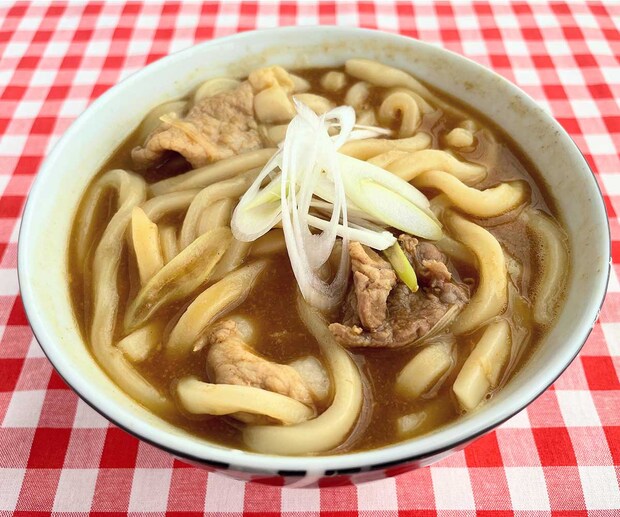 【レンジで爆速＆手間なし】ネギの香りが食欲をそそる！「男の簡単カレーうどん」
