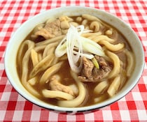 【レンジで爆速＆手間なし】ネギの香りが食欲をそそる！「男の簡単カレーうどん」
