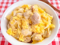 【脱・めんつゆ味！】ふわり優しく染みわたる『白だし』で作る親子丼が正解だった。