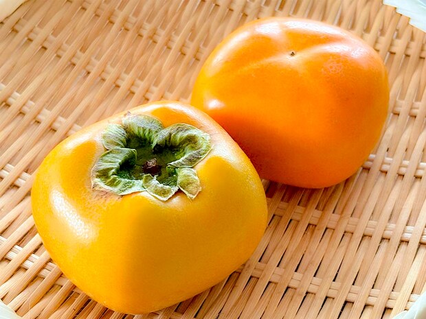 手に取った瞬間わかる――。新鮮で美味しい柿の見分け方《だれでも簡単》