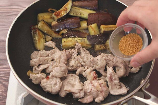 【メンズレシピ】なすと豚肉のぺペロン炒め