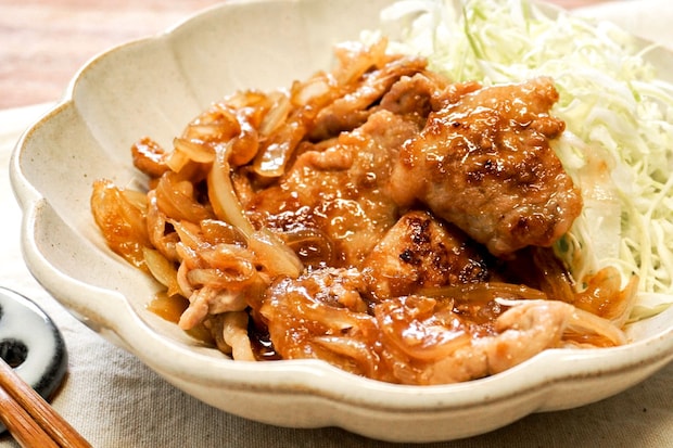 【メシが止まらない】王道の生姜焼き──。結局、こういう料理と白飯が最高なんだ