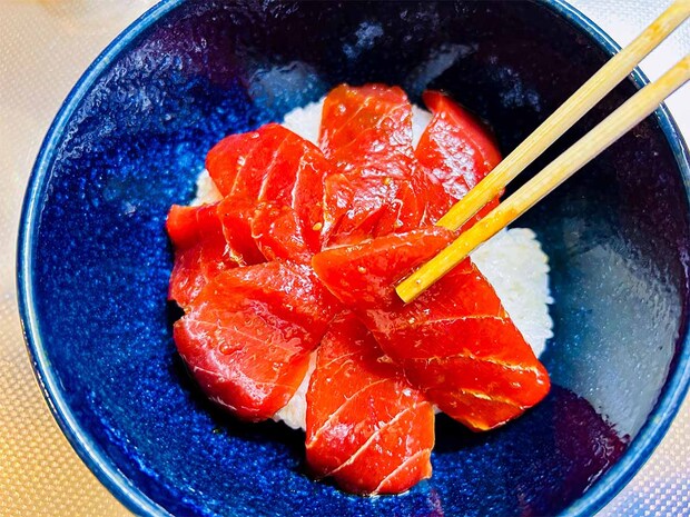 【メンズレシピ】焼肉のタレでマグロの漬け丼