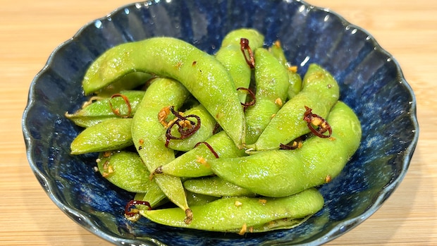 【晩酌がとまらん！】指までしゃぶりたい。背徳のループ「ガーリック枝豆」レシピ