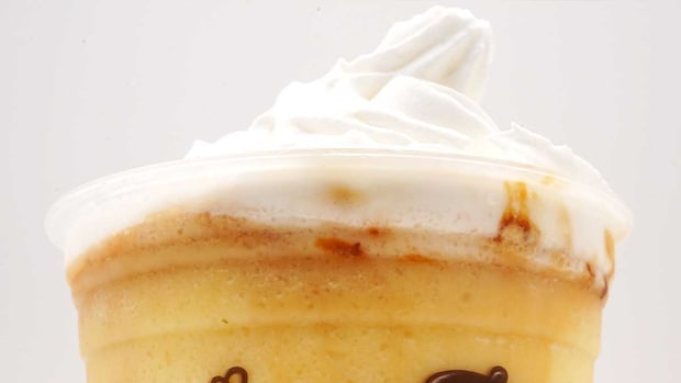 マクドナルド「ポムポムプリンのクリーミープリンフラッペ」