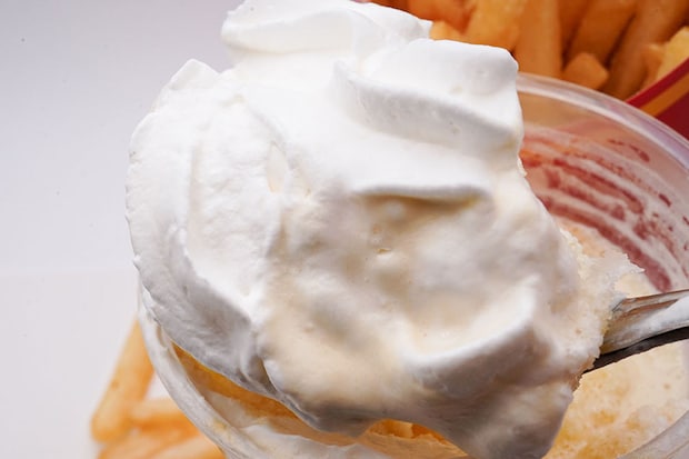 マクドナルド「ポムポムプリンのクリーミープリンフラッペ」