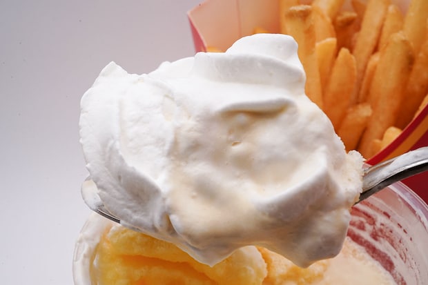 マクドナルド「ポムポムプリンのクリーミープリンフラッペ」