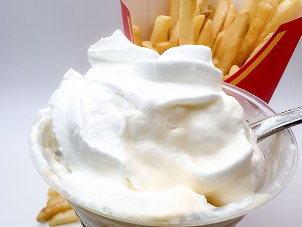 マクドナルド「ポムポムプリンのクリーミープリンフラッペ」