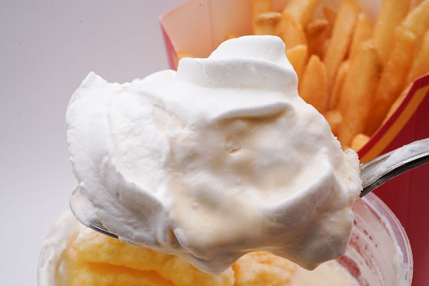 マクドナルド「ポムポムプリンのクリーミープリンフラッペ」