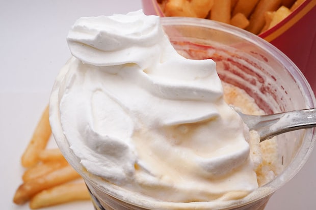 マクドナルド「ポムポムプリンのクリーミープリンフラッペ」