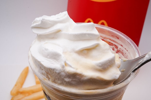 マクドナルド「ポムポムプリンのクリーミープリンフラッペ」