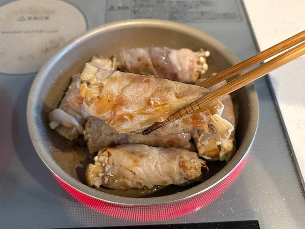 タサン志麻さん「肉巻き(豚薄切り肉&厚揚げ&きのこ)」