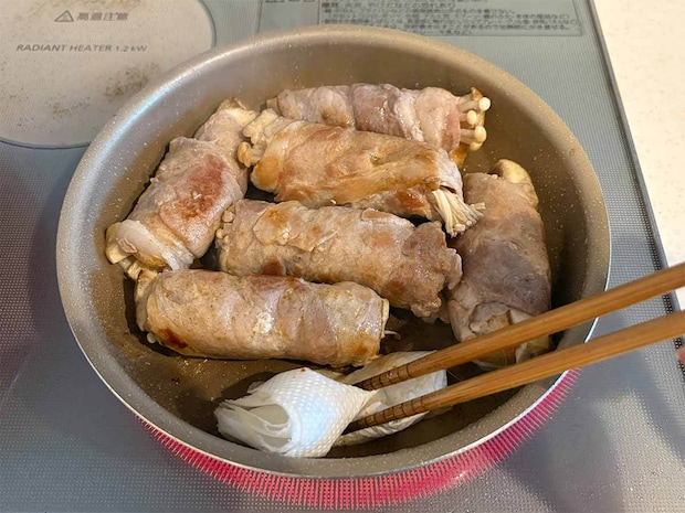 タサン志麻さん「肉巻き(豚薄切り肉&厚揚げ&きのこ)」