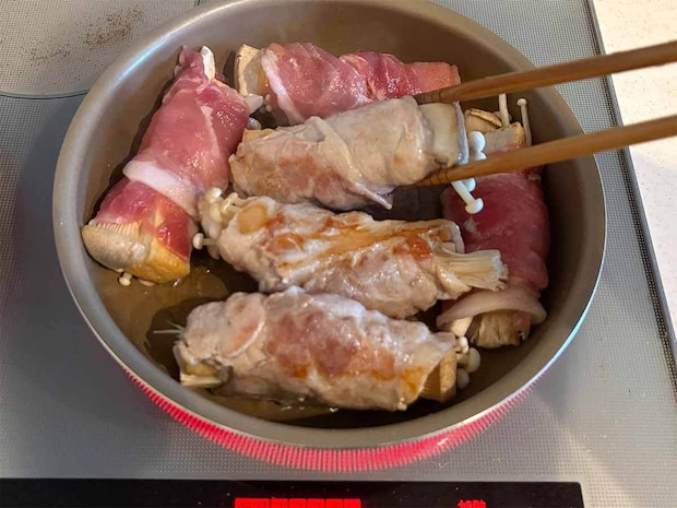 タサン志麻さん「肉巻き(豚薄切り肉&厚揚げ&きのこ)」