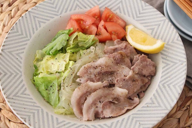 大原千鶴さん「豚肉と春キャベツのオイル蒸し」