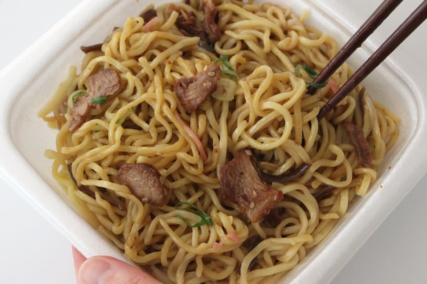 ファミリーマート「黒マー油が香る　豚骨焼ラーメン」