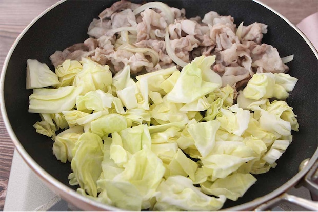 コウケンテツさん「市販の袋麺とソースで最高に美味しい焼きそば」
