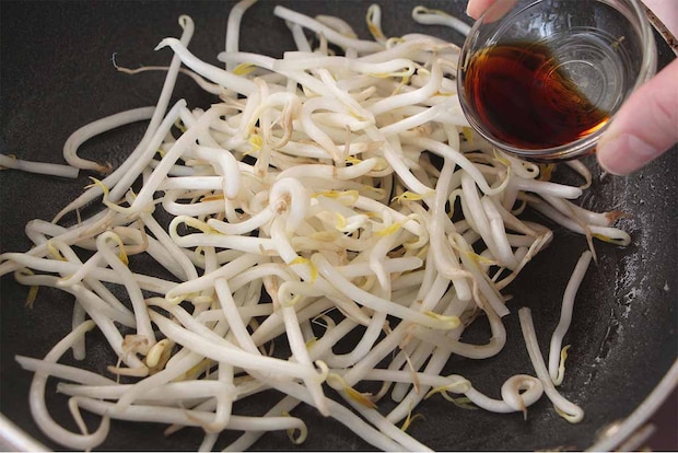 コウケンテツさん「市販の袋麺とソースで最高に美味しい焼きそば」