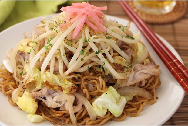 コウケンテツさん「市販の袋麺とソースで最高に美味しい焼きそば」