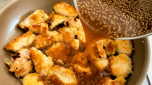 フライパンひとつで即完成！「ハイボールが秒で空に──。」至福の濃厚味噌カツ煮