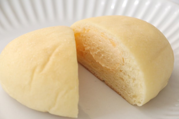 ローソン「クリームたっぷり！ふわもち冷やしクリームパン ダブルカスタード」