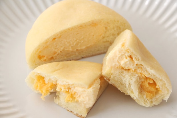 ローソン「クリームたっぷり！ふわもち冷やしクリームパン ダブルカスタード」