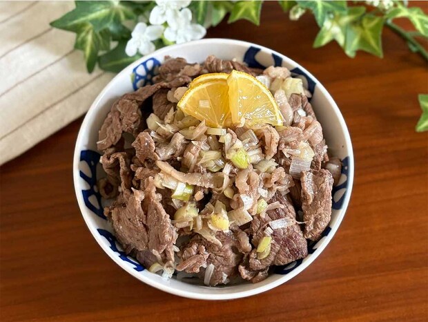 【メンズレシピ】ねぎ塩レモン牛丼