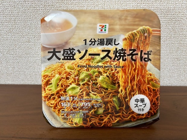 セブンイレブン「7P 1分湯戻し 大盛ソース焼そば」