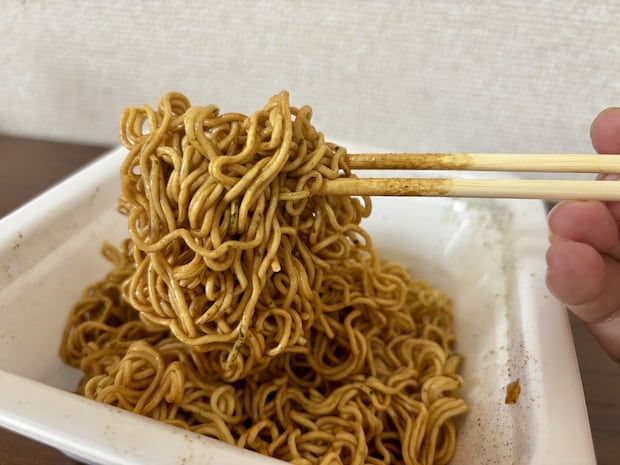 セブンイレブン「7P 1分湯戻し 大盛ソース焼そば」