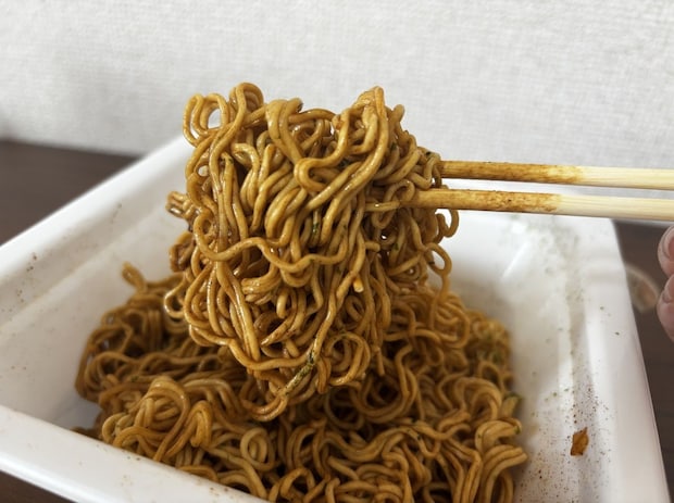 セブンイレブン「7P 1分湯戻し 大盛ソース焼そば」
