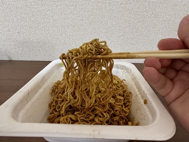 セブンイレブン「7P 1分湯戻し 大盛ソース焼そば」