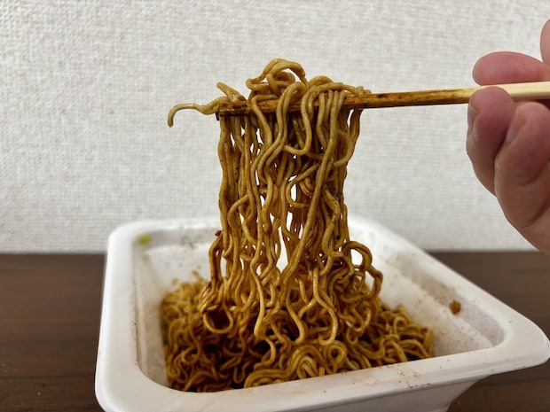 セブンイレブン「7P 1分湯戻し 大盛ソース焼そば」