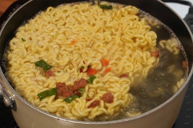 タサン志麻さん「辛ラーメンのまぜそば」