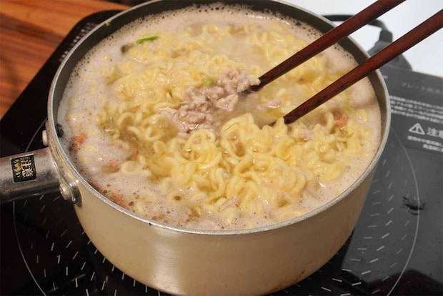 タサン志麻さん「辛ラーメンのまぜそば」