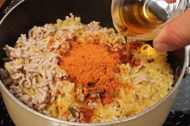 タサン志麻さん「辛ラーメンのまぜそば」