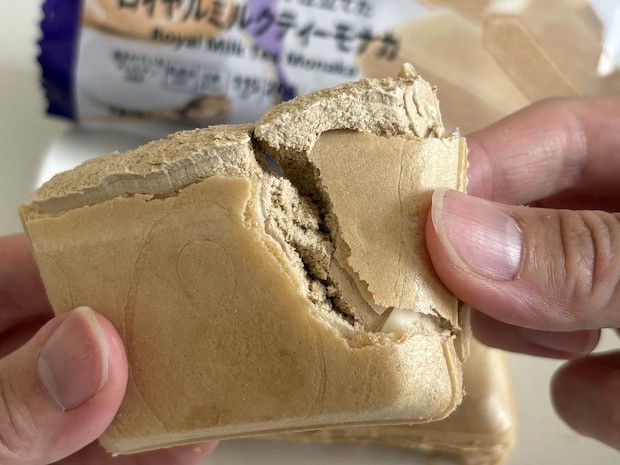 セブンイレブン「ロイヤルミルクティーモナカ」
