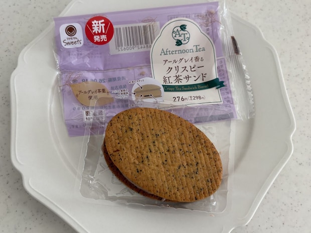 ファミリーマート「【Afternoon Tea監修】アールグレイ香るクリスピー紅茶サンド」
