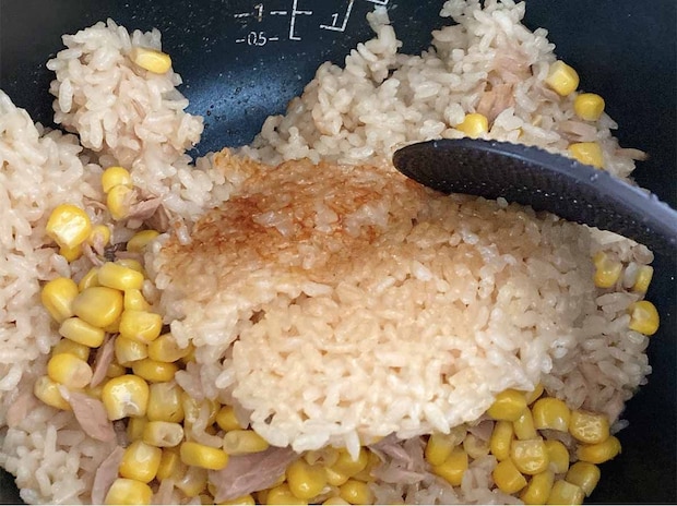 山本ゆりさん「たっぷりコーンとツナの炊き込みご飯」