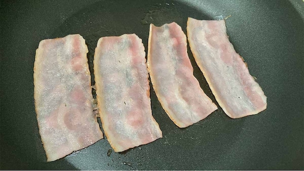 タサン志麻さん「スタミナベーコンエッグ丼」