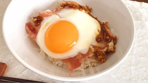 タサン志麻さん「スタミナベーコンエッグ丼」